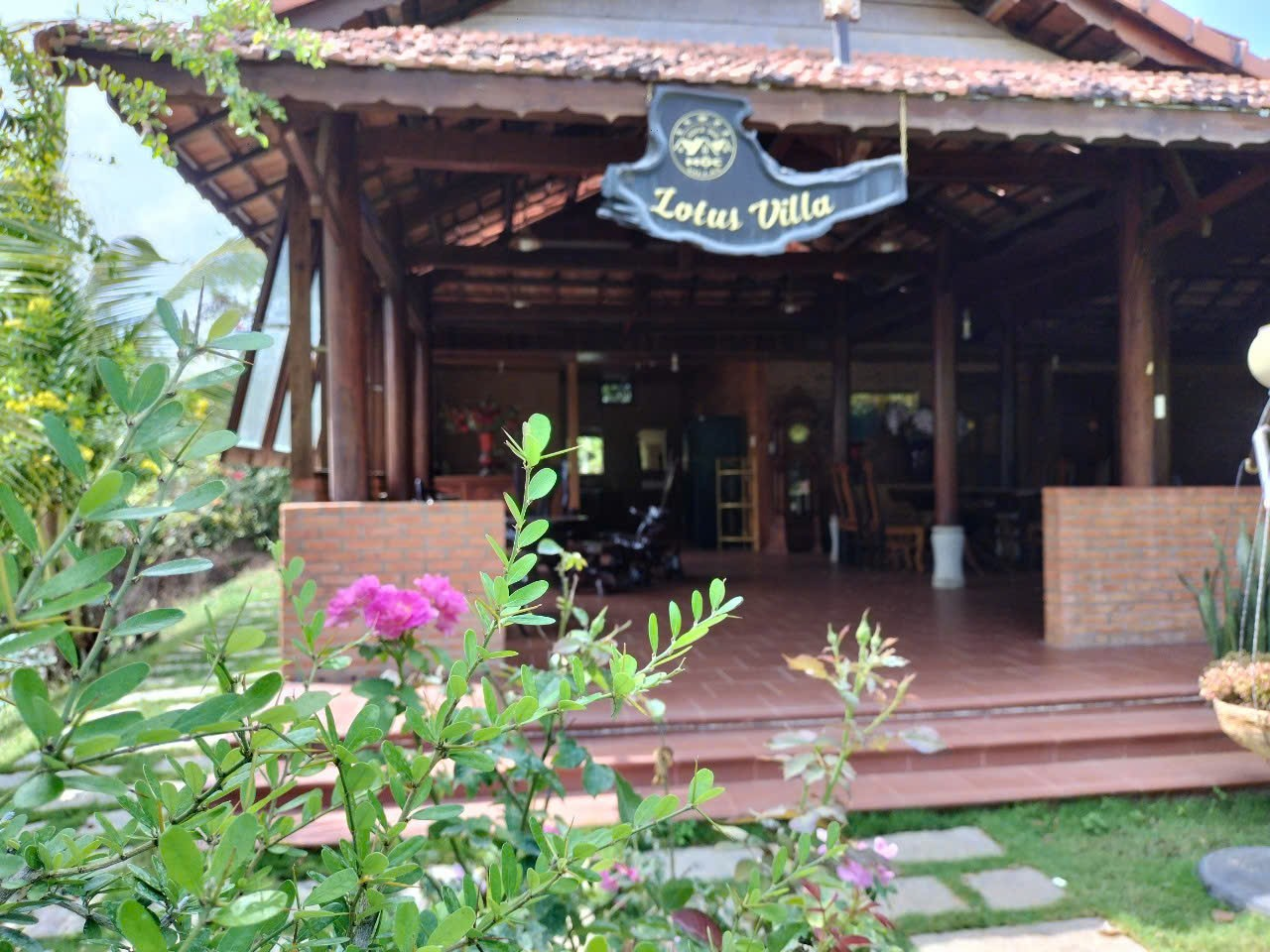 Kiến trúc gỗ và sân vườn Mộc Villas